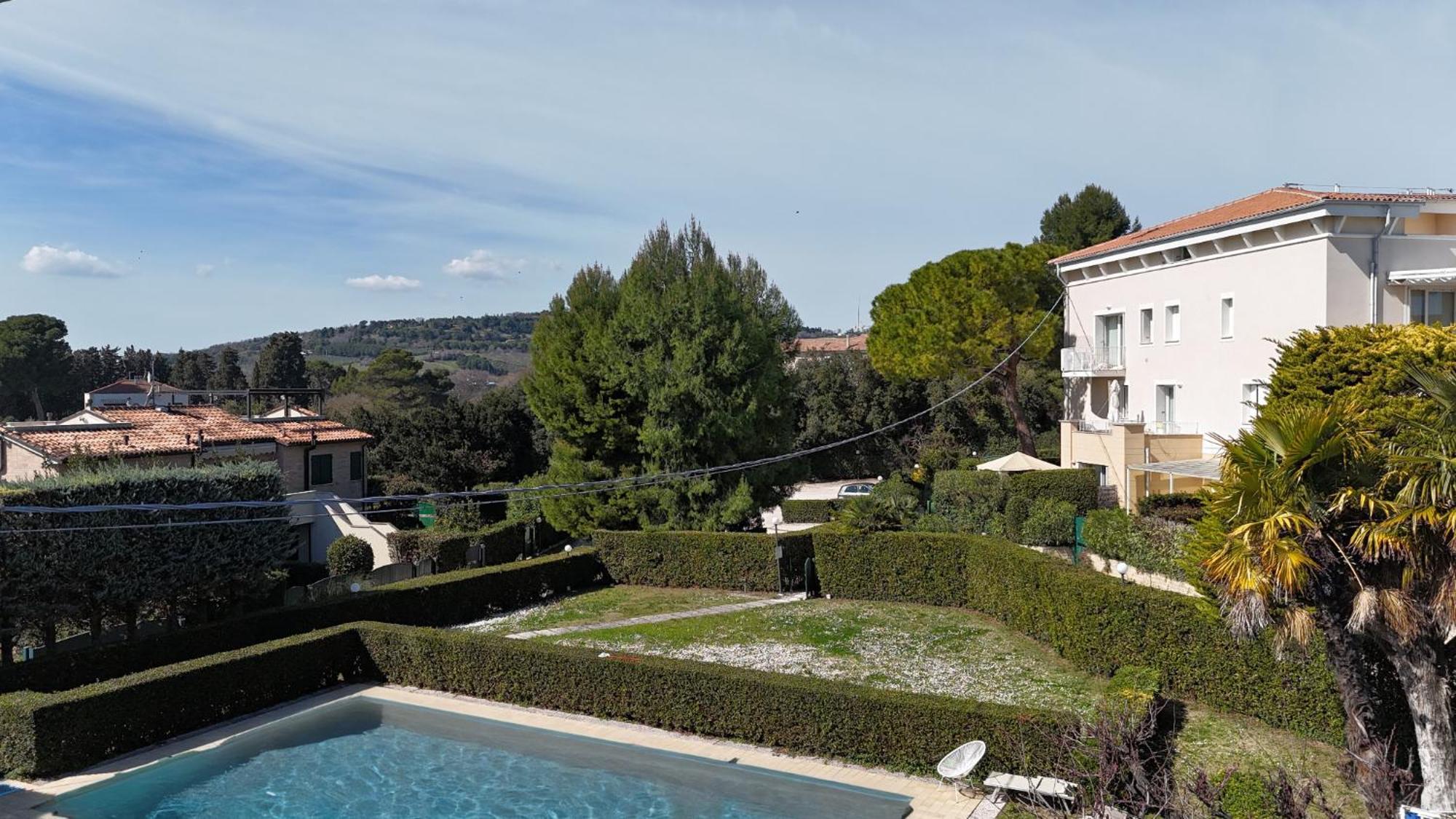 N185 - Numana, Meraviglioso Trilocale Con Terrazzo E Piscina Extérieur photo